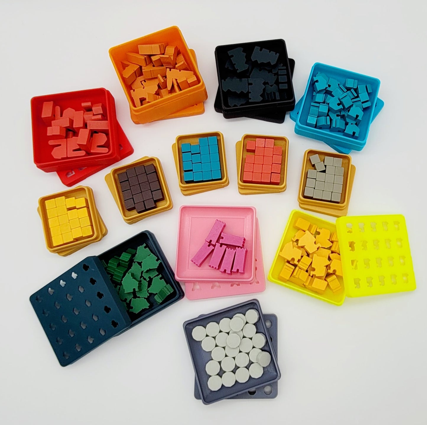 Organiser for Tiny Towns and Expansion Fortune.