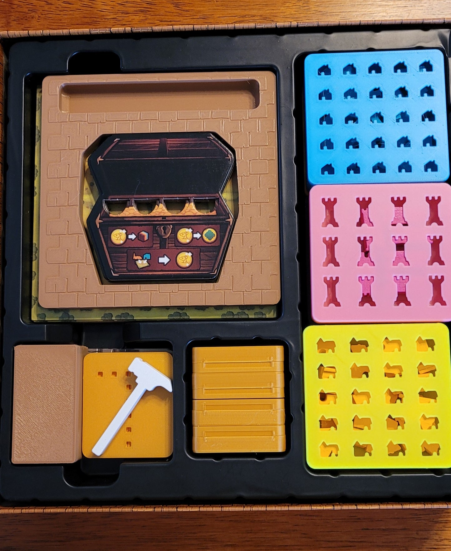 Organiser for Tiny Towns and Expansion Fortune.